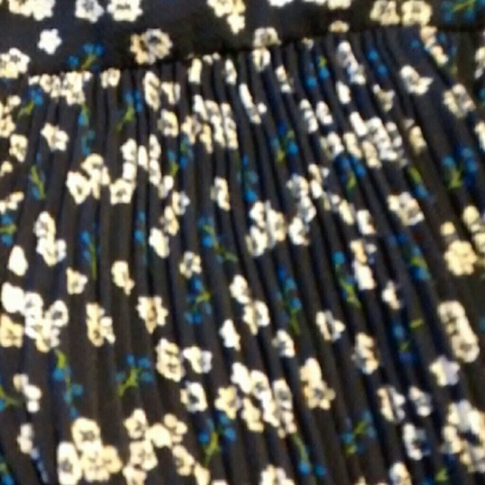 Herlion Dress - Picture 7 of 8